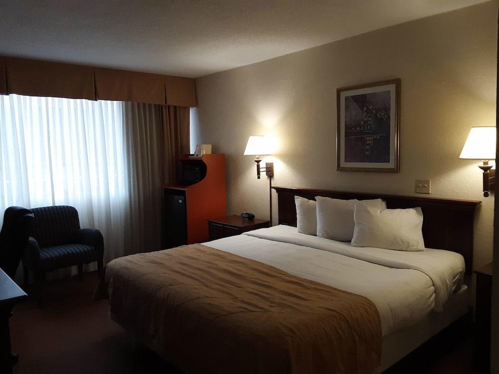Norwood Inn Hudson Extérieur photo