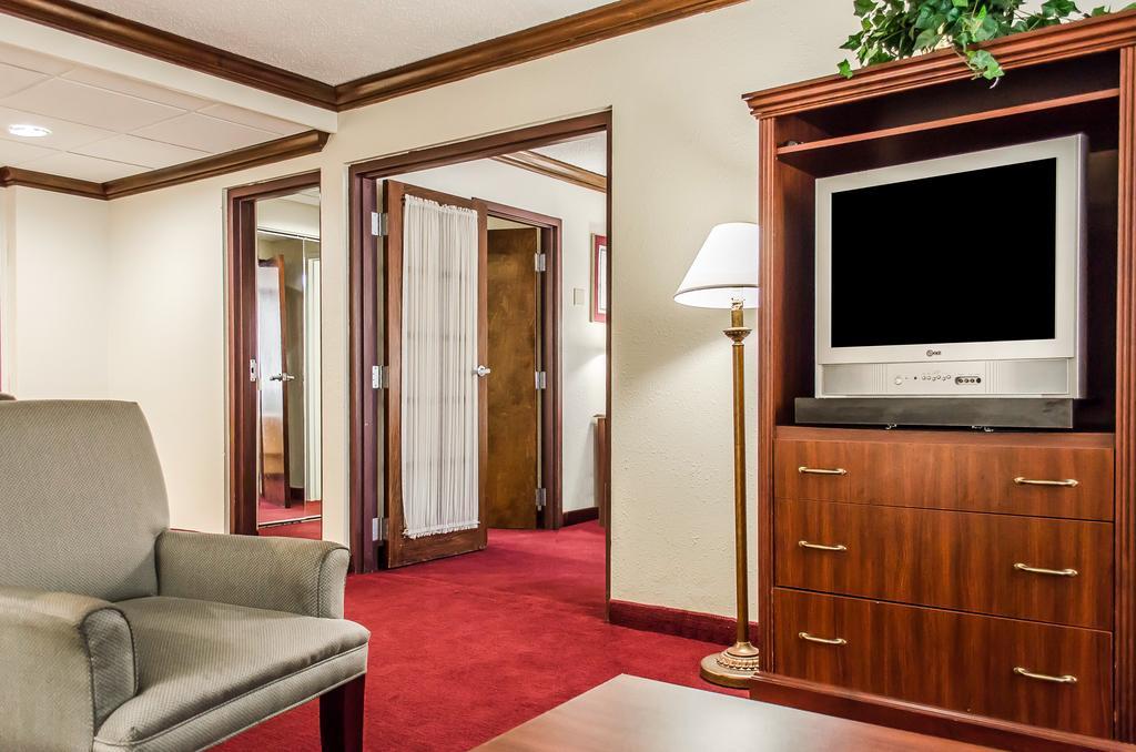 Norwood Inn Hudson Extérieur photo