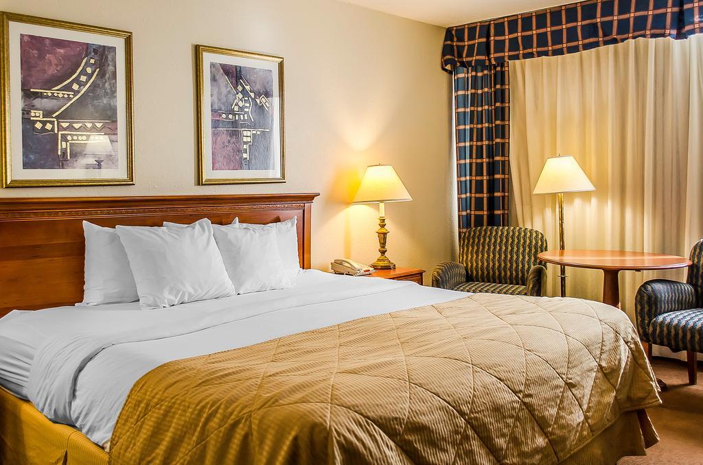 Norwood Inn Hudson Extérieur photo