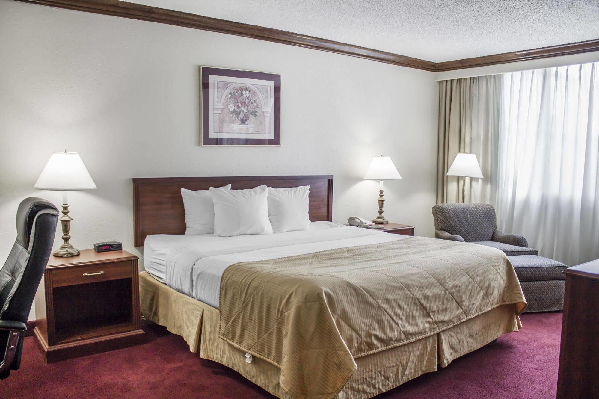 Norwood Inn Hudson Extérieur photo
