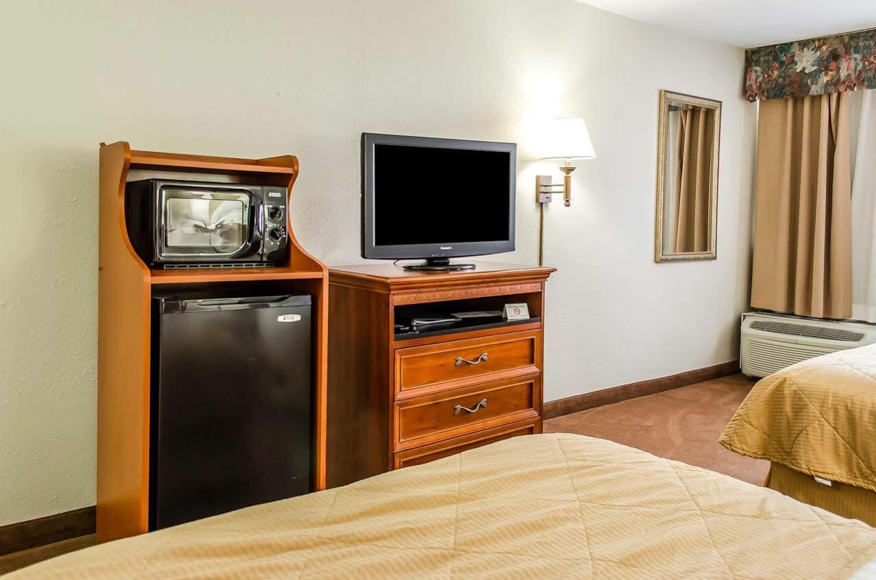Norwood Inn Hudson Extérieur photo