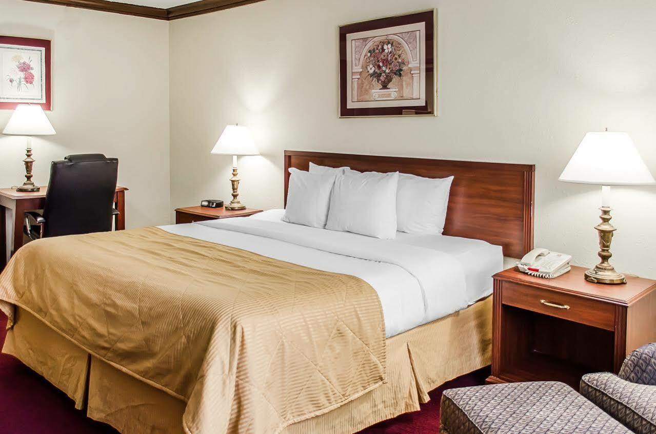 Norwood Inn Hudson Extérieur photo