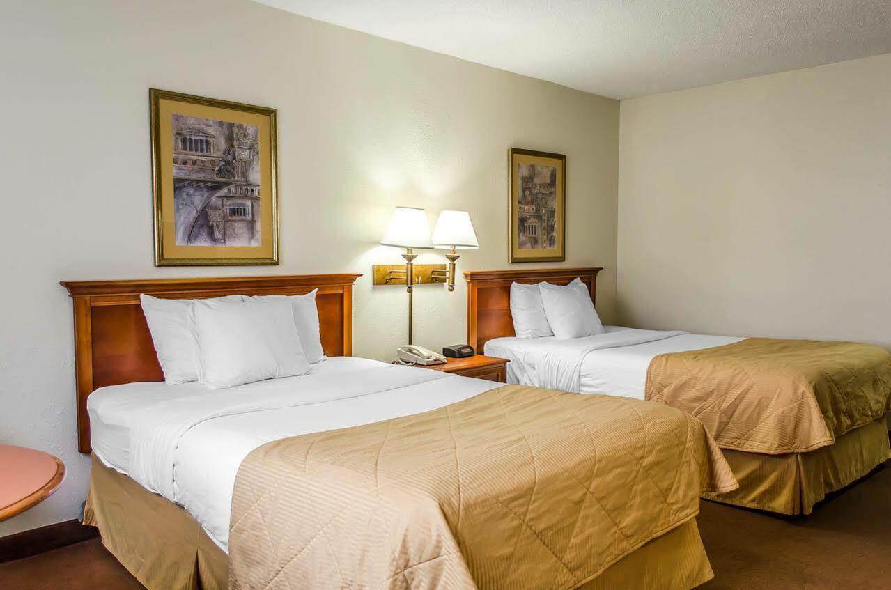 Norwood Inn Hudson Extérieur photo
