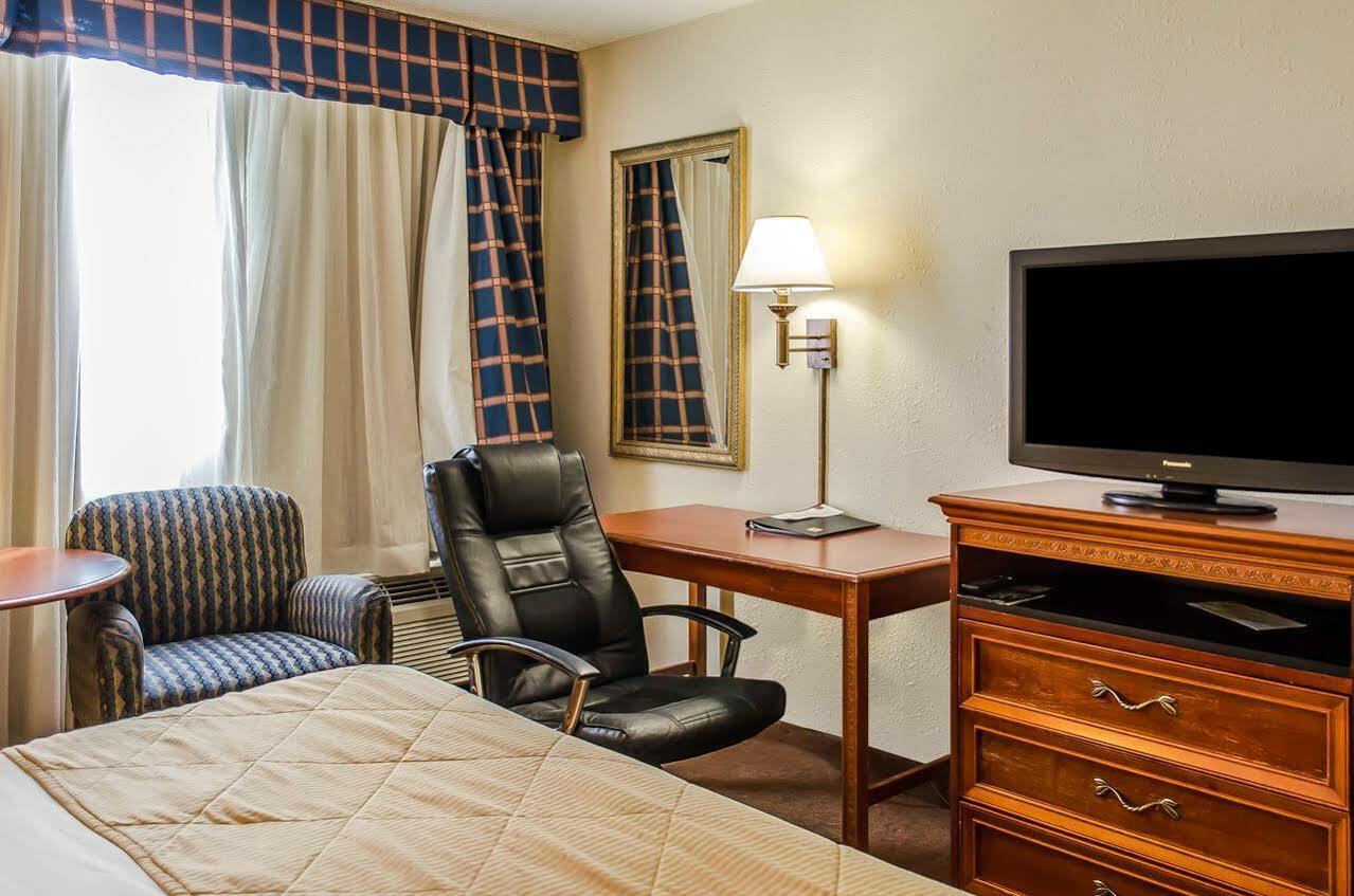 Norwood Inn Hudson Extérieur photo
