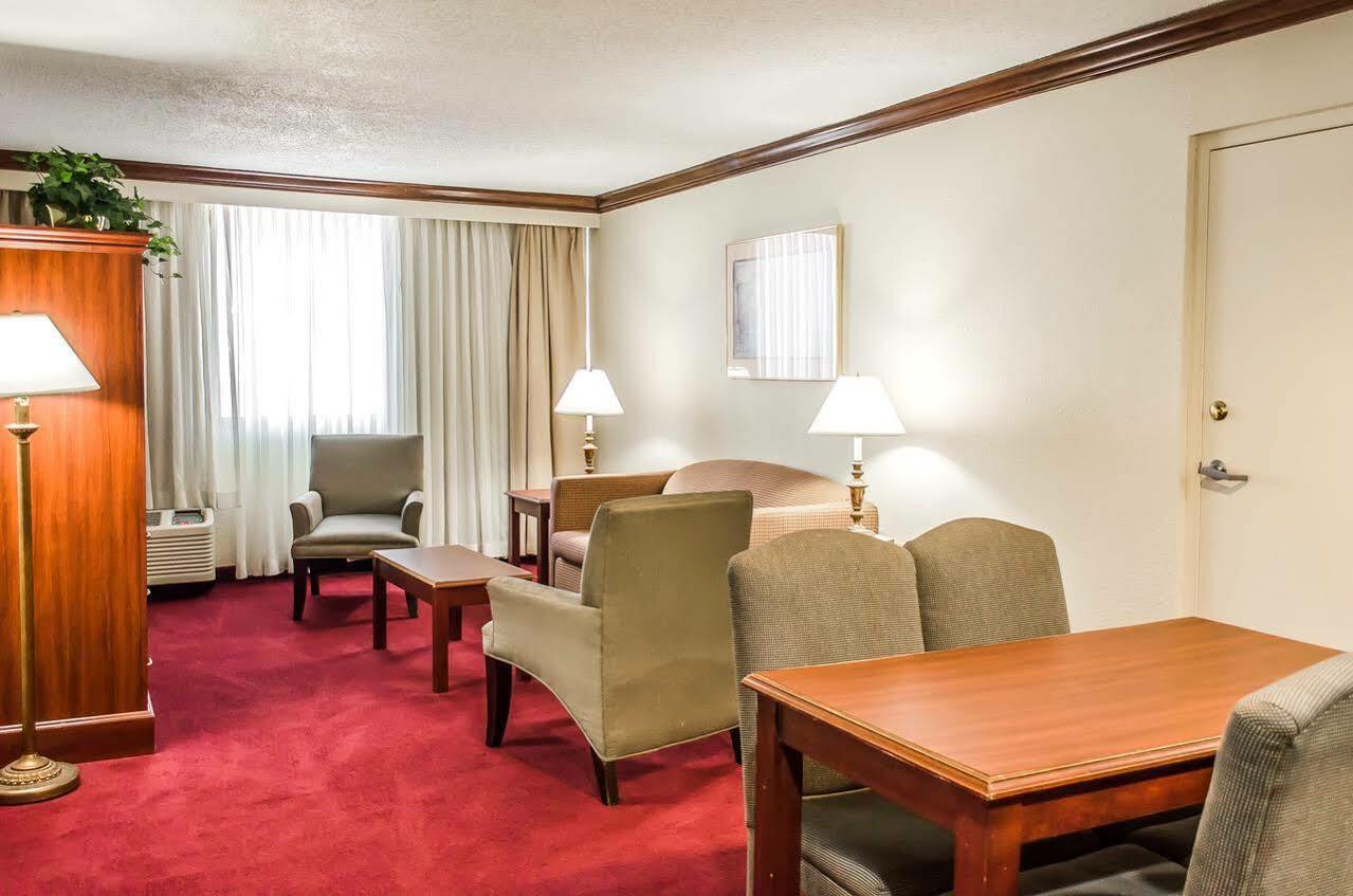 Norwood Inn Hudson Extérieur photo