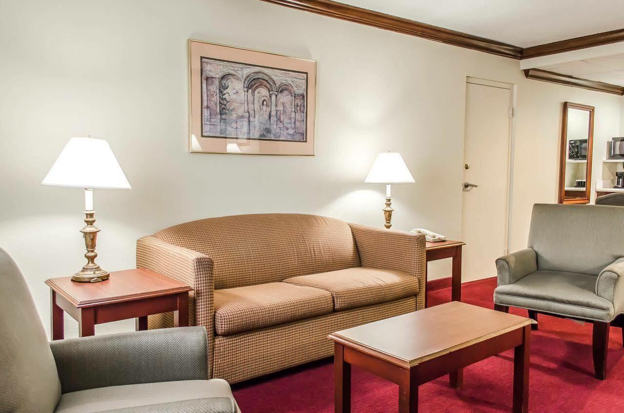 Norwood Inn Hudson Extérieur photo